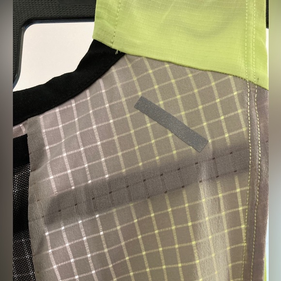 🔥🔥NWT Nike Trail Rise 365 Running Reflective Yellow Tank - Picture 7 of 8